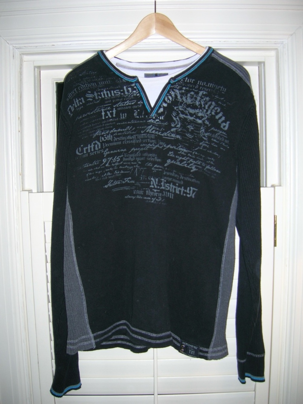 Men's Black V-Neck Graphic Sweater with Contrast Trim